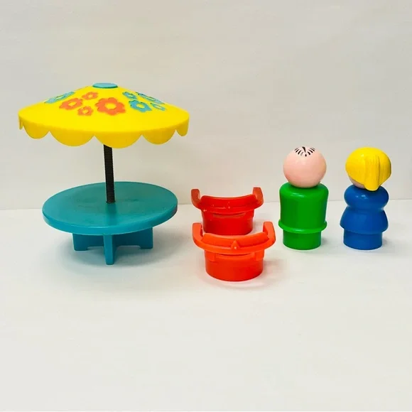 Vintage Fisher-Price Little People Patio Set - Including Daddy & Mommy People - Picture 3 of 5